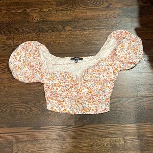 White floral puff sleeve crop top